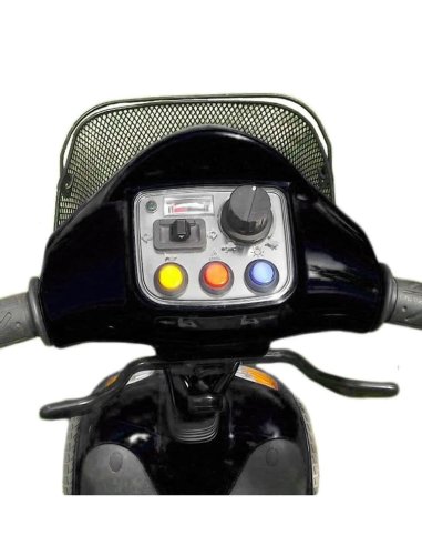 Tableau de bord et guidon du scooter handicapé et PMR senior Kymco Super 6 et 8 en Noir