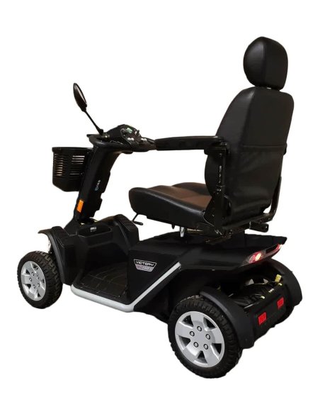 Scooter électrique handicapé Pride XL140 en noir, vue d'arrière en biais gauche