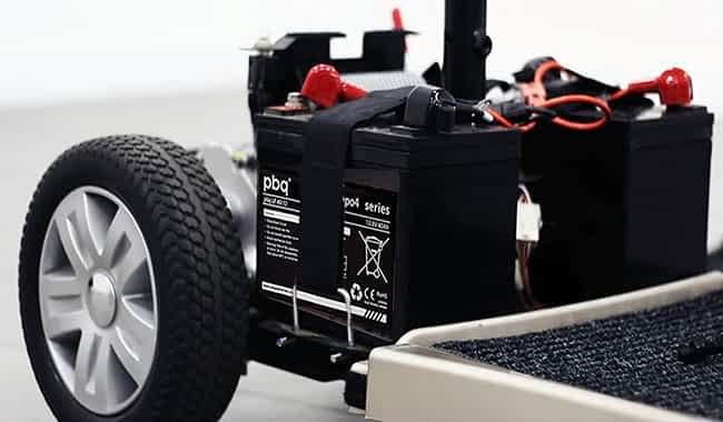 Scooter électrique PMR handicapé avec des batteries pbq LF 100-12 installées